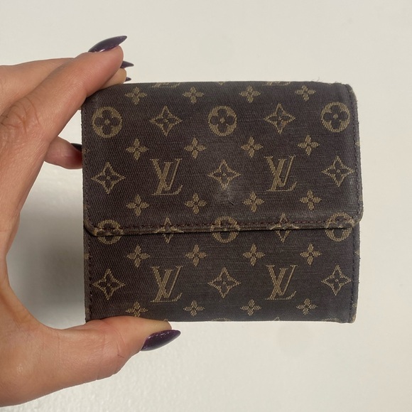 LOUIS VUITTON Mini Lin Denim
Compact Wallet - Picture 5 of 11